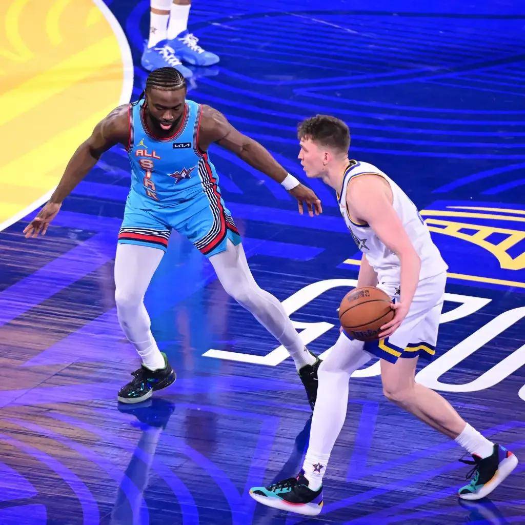 PG电子官方网站-塔图姆重返赛场,战术调整首场状态出色,C9观众沸腾!比赛高潮迭起-PG电子官方网站