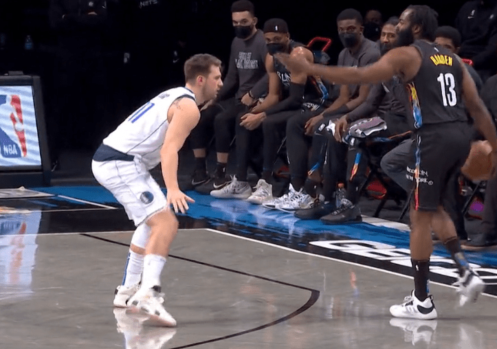 PG电子-纽约尼克斯训练开放日;关键时刻篮板制胜引欢呼;欧联在即;球探报告显示潜力的简单介绍-PG电子